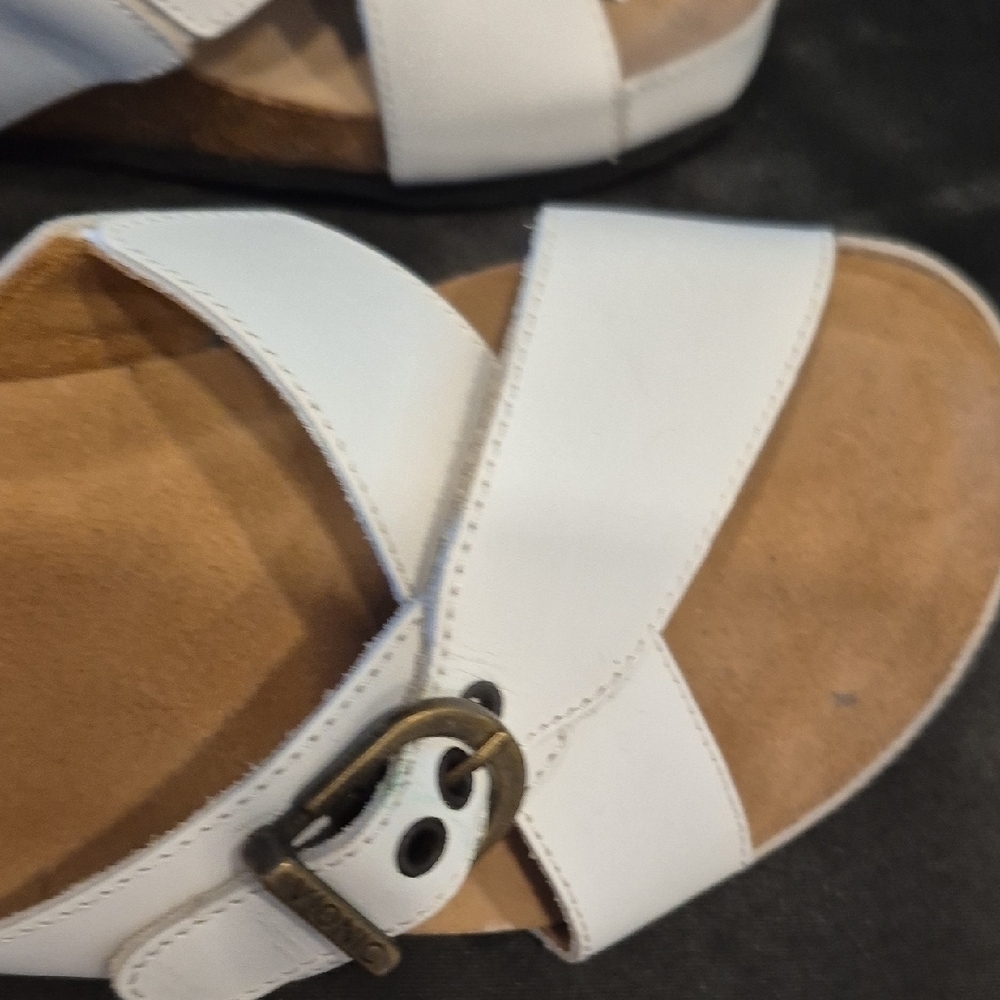 Vionic Women's Danette White Slide Wedgewith Orthoheel Technology Sandals - Picture 4 of 10